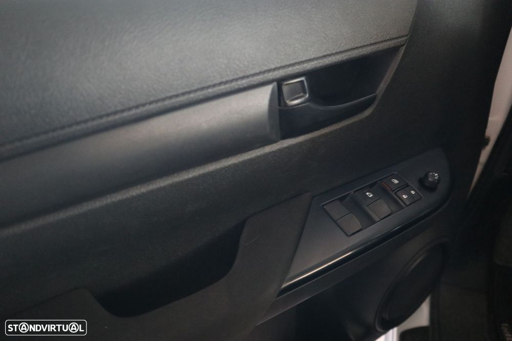 Toyota Hilux 2.4 D-4D 4WD CD CM - 27