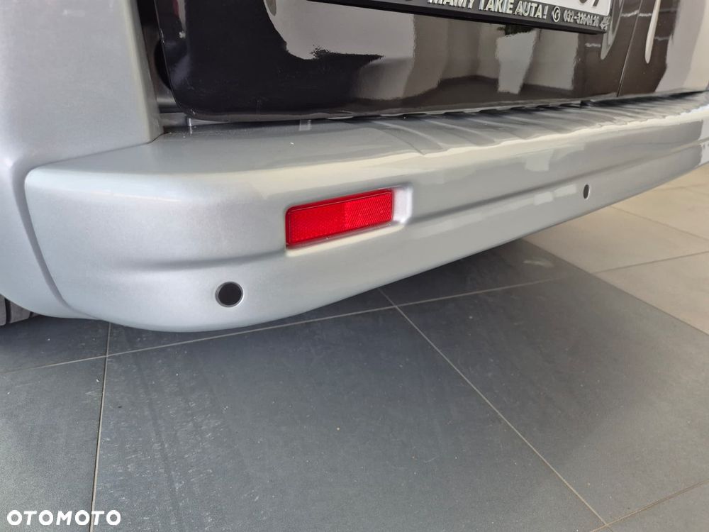 Renault Trafic 2.0 DCi 120  / L2H1 LONG / JEDYNY TAKI Z MONAKO / SERWISOWANY / ODŚWIEŻONY / ORYG. NISKI PRZEBIEG / RARYTAS / LAMPY LEDOWER  / DŁUGA PAKA / 3 MIEJSCA / UNIKATOWY STYL / EURO 6 - 31