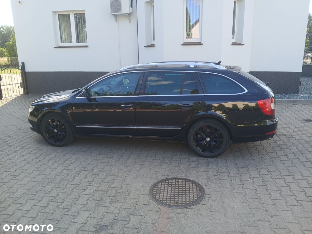 Skoda Superb 2012 photo 4