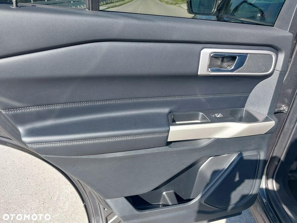 Ford Explorer - 22