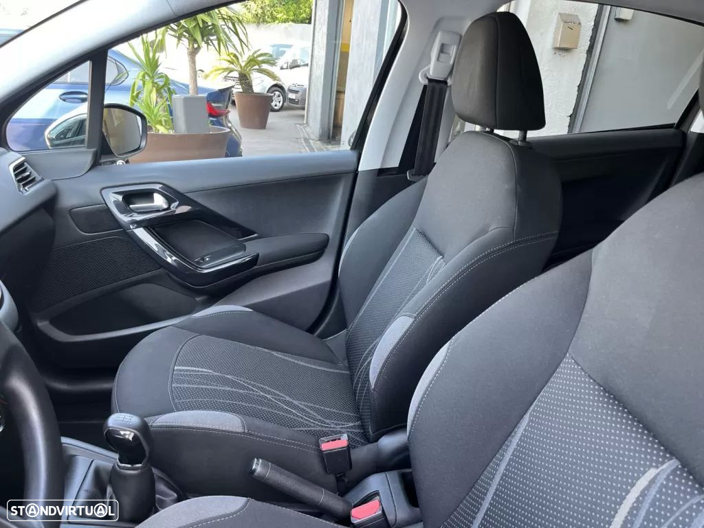 Peugeot 208 82 VTI Style - 11