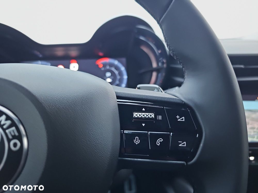 Alfa Romeo Junior 1.2 mHEV Ibrida Q4 eDCT - 15