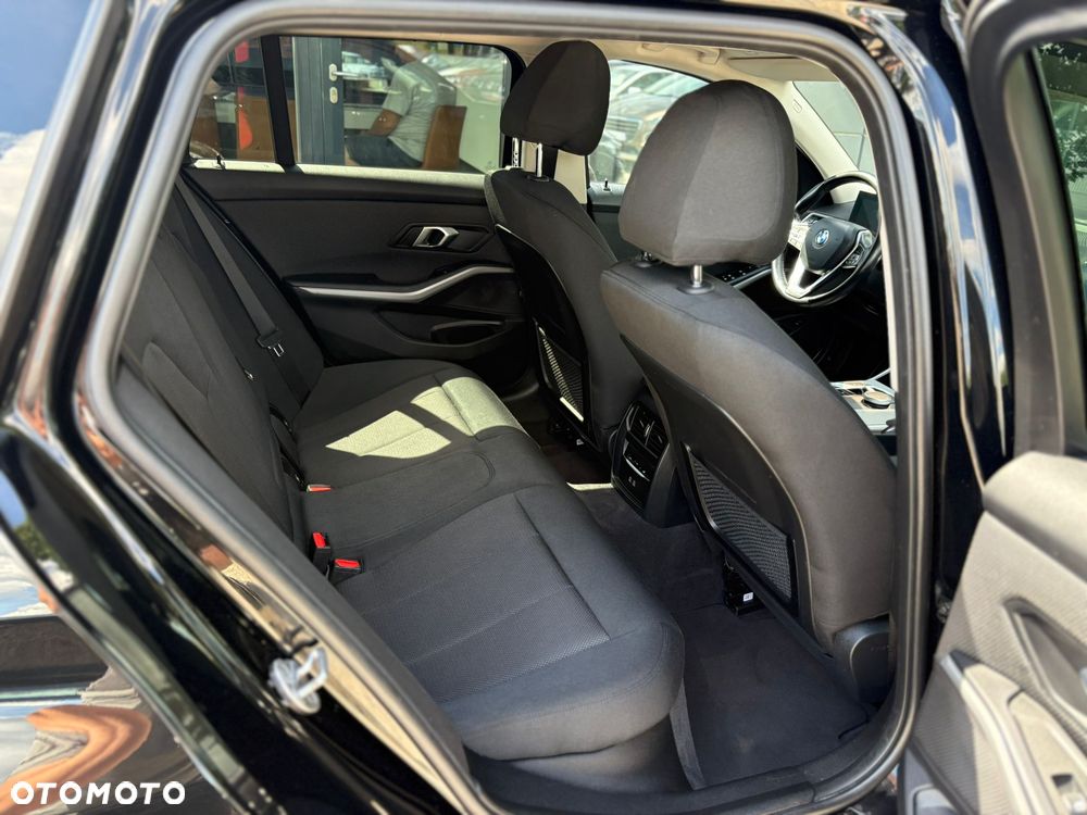 BMW Seria 3 318d - 18