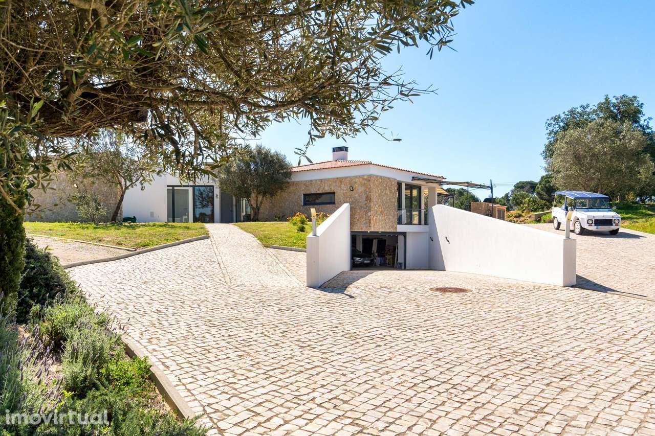 Moradia térrea moderna com piscina e amplo terreno - Grande imagem: 5/54