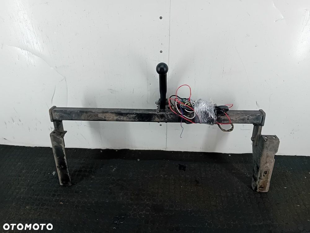 HAK HOLOWNICZY PEUGEOT 308 I HATCHBACK - 1