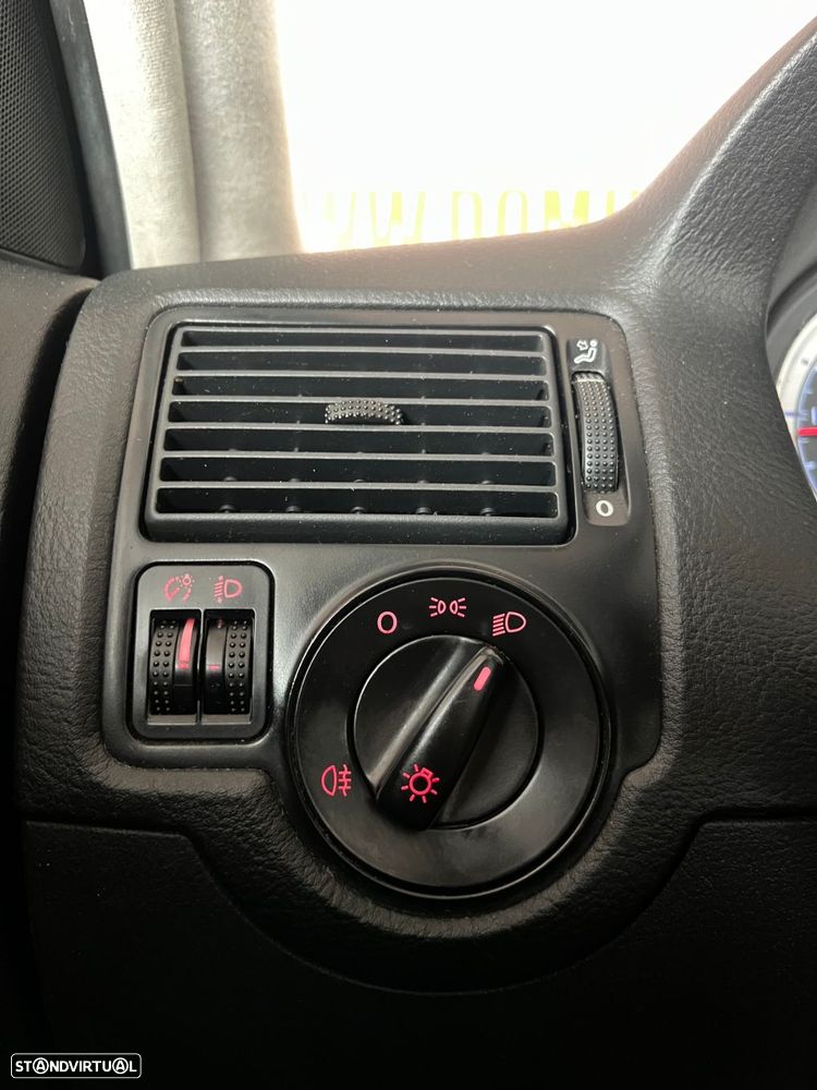 VW Golf Variant 1.9 TDi Confl Tip AC - 19