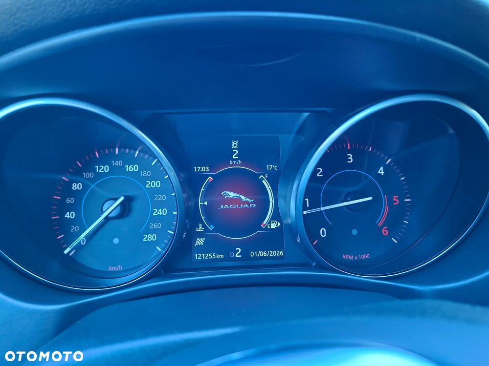 Jaguar XE 2.0 D AWD R-Sport - 15