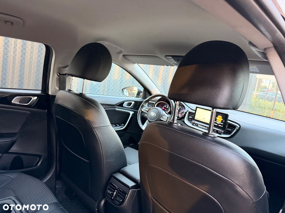 Kia Ceed 1.6 CRDi 136 ISG Dream-Team Edition - 9