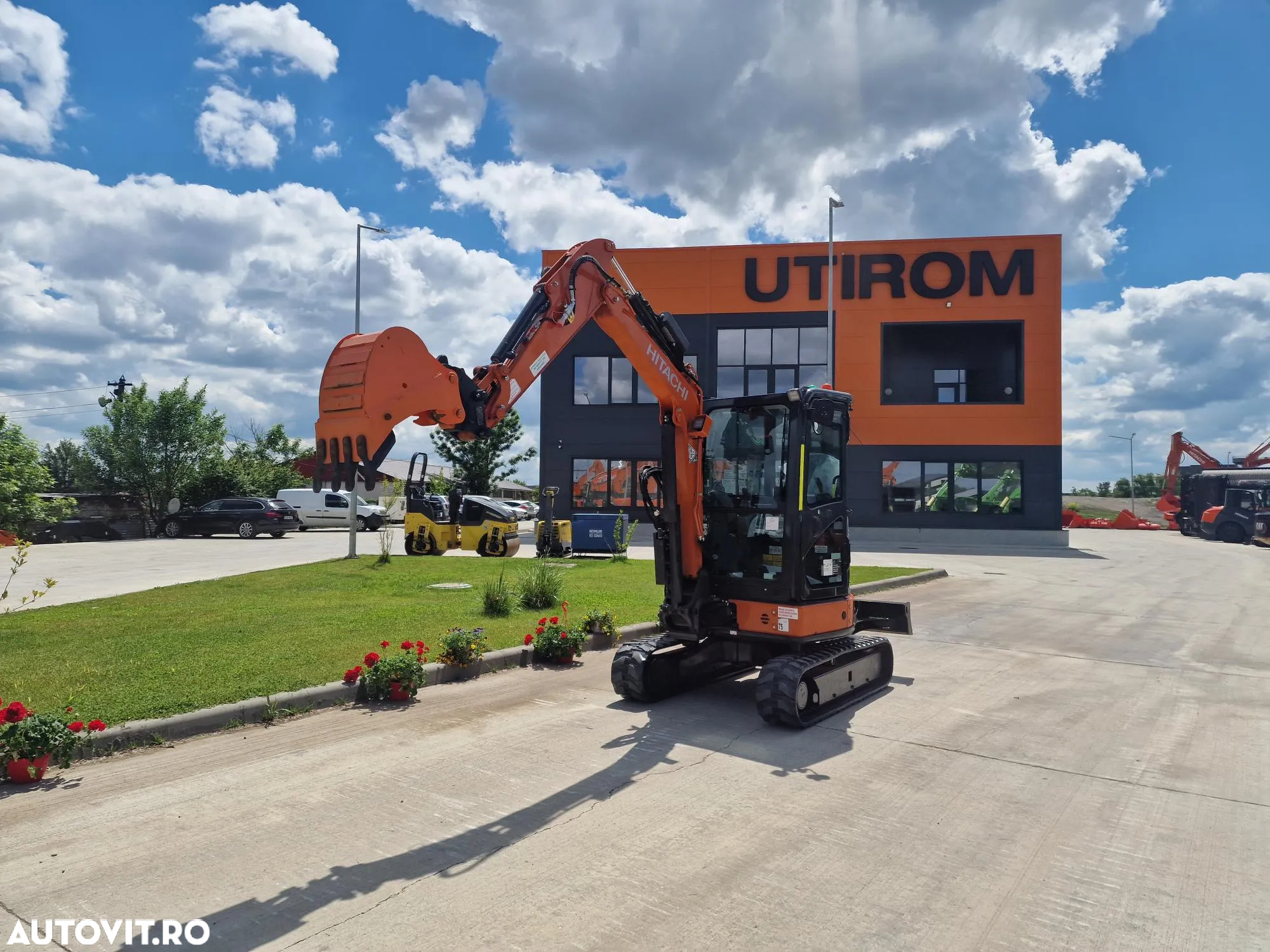 Hitachi ZX33, 3,7 tone, 2023/05, 1.163h, CUPLA RAPIDA+3 CUPE NOI, Senile 80% bune, Instalatia de picon pe brate, Sistem antifurt, Aer conditioinat, adanc sapare 4mc, ridica tevi de 2,5tone, STARE FOARTE BUNA< CA NOU, posibilitate leasing 4 ani-36900 EUR+Tva - 16