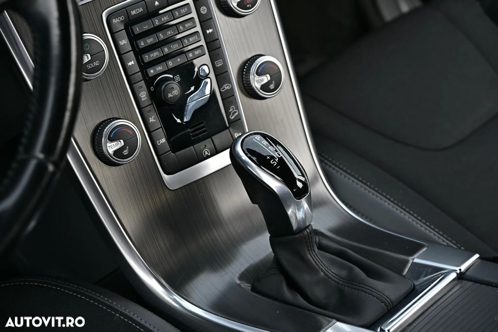 Volvo XC 60 D5 AWD Geartronic Summum - 18