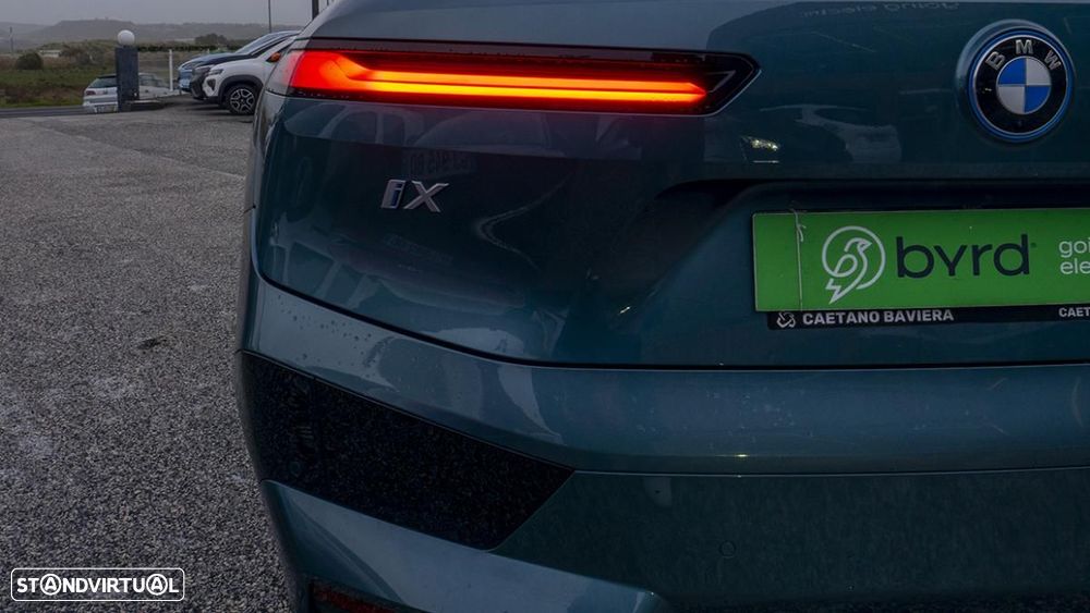 BMW iX xDrive 40 Pack Desportivo - 14