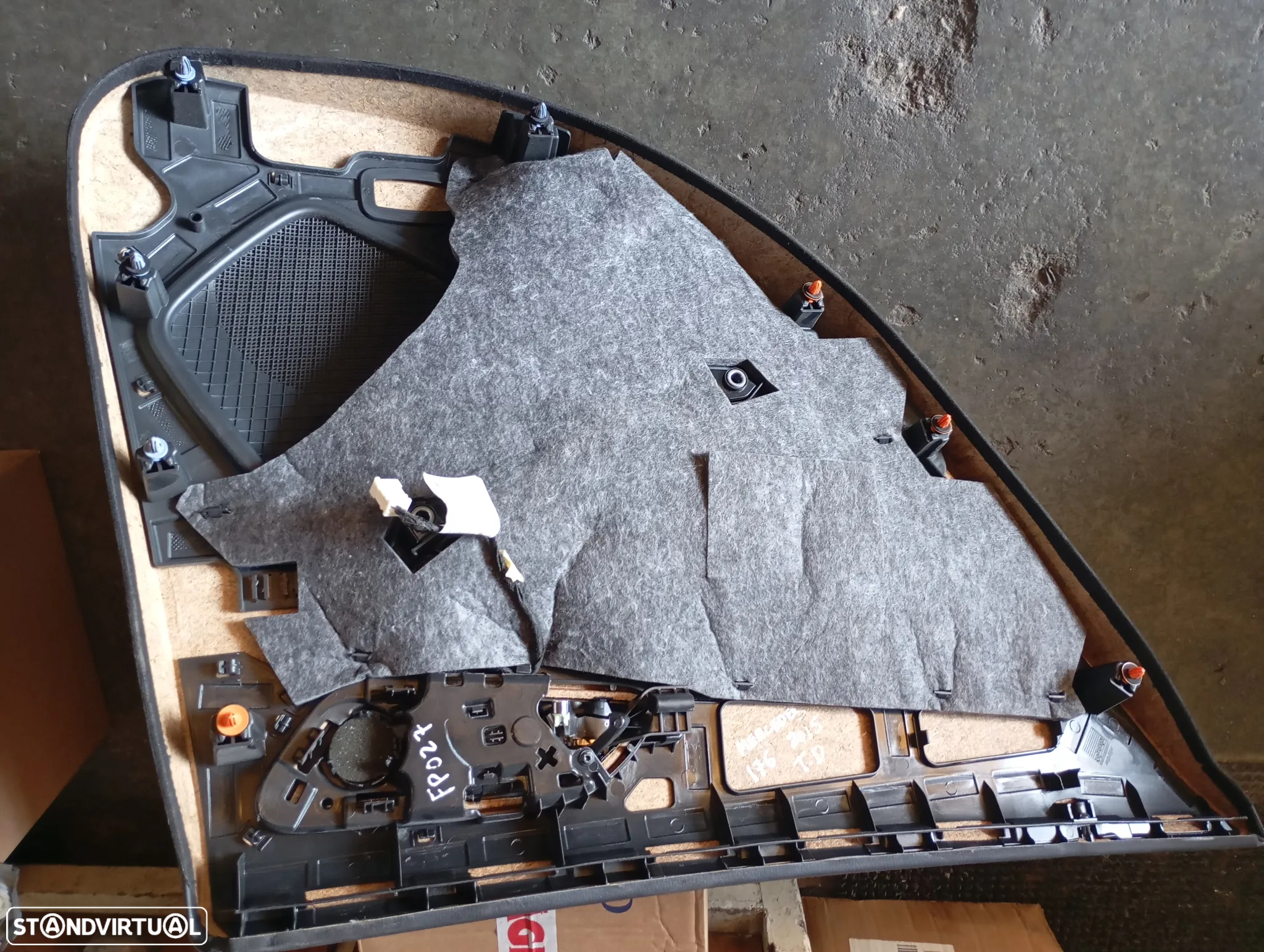MERCEDES A W176 FORRA / QUARTELA PORTA TRAS DIREITA - FP027 - 7