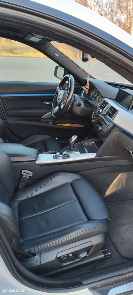 BMW 3GT 335i xDrive - 10