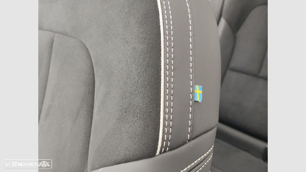 Volvo EC40 82 kWh Twin Motor Performance Ultra - 16