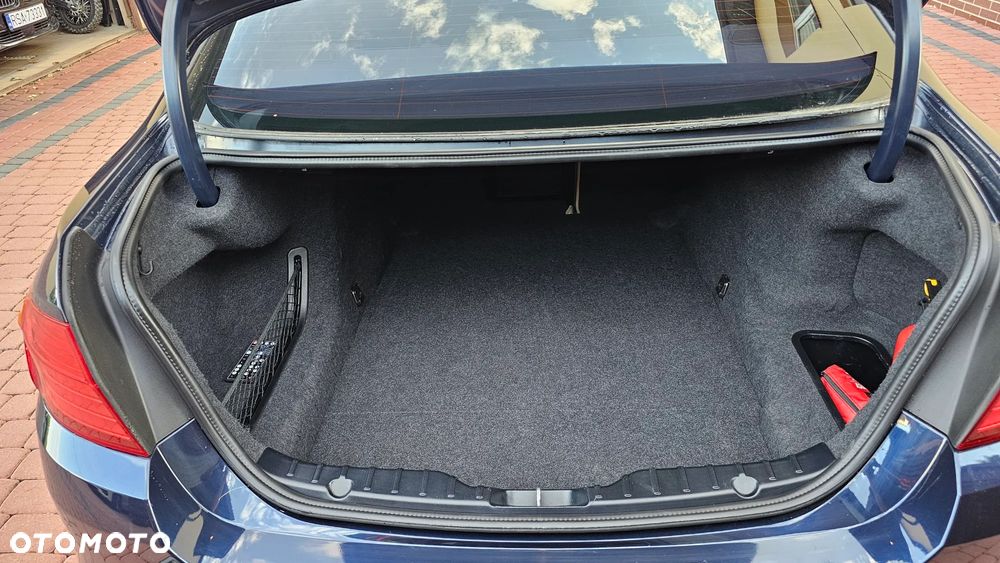 BMW Seria 5 528i xDrive Sport-Aut Luxury Line - 23