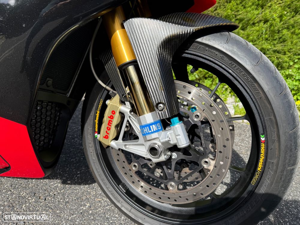 Aprilia RSV 4 Factory - 5