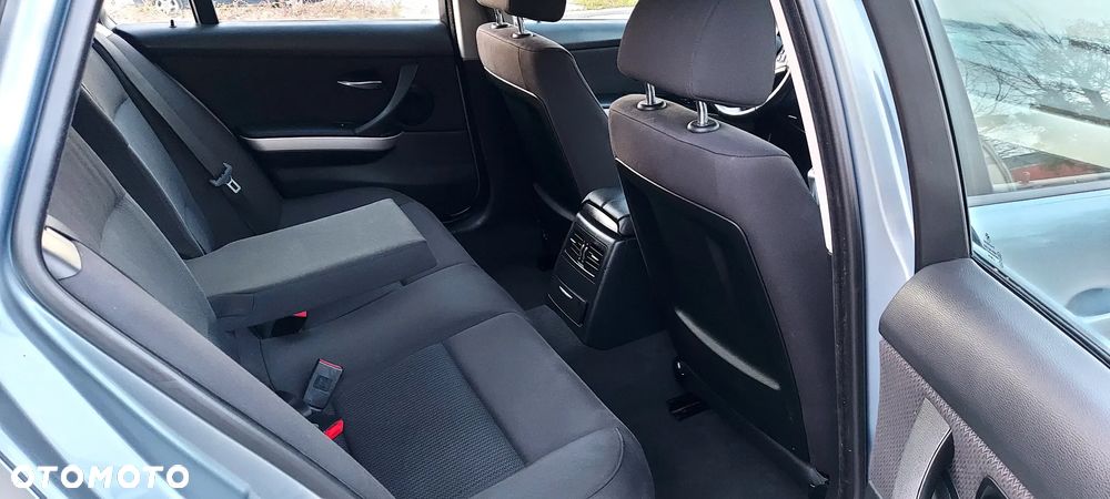 BMW Seria 3 318i Edition Exclusive - 26