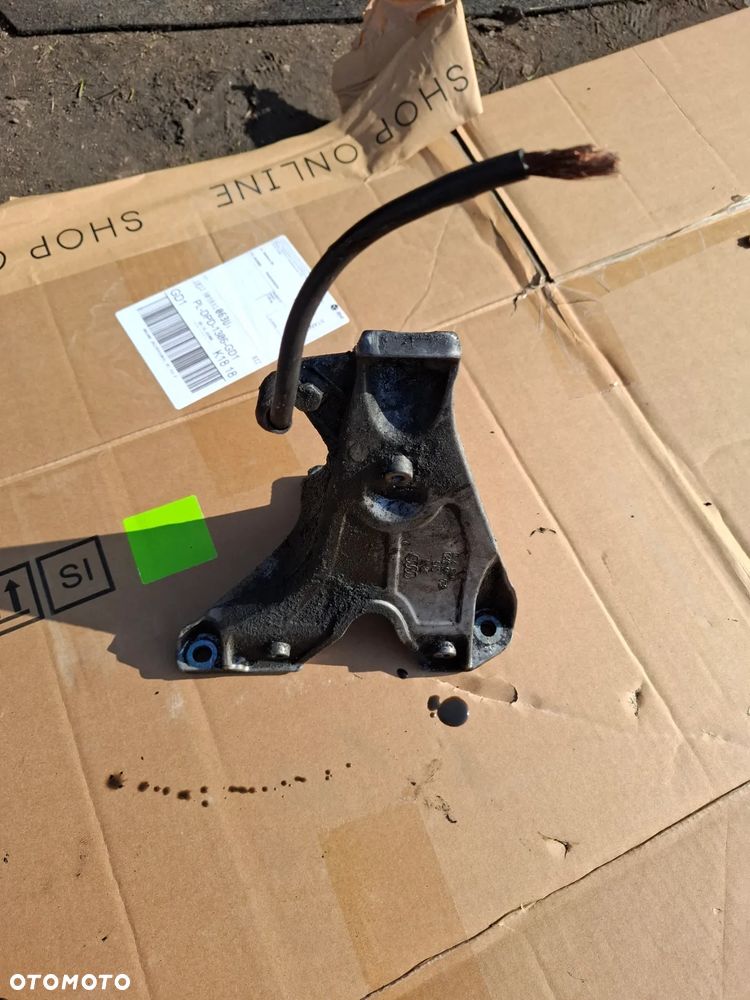 AUDI A4 B6 1.9 TDI ŁAPA SILNIKA PODUSZKI PRAWA 8E0199308D - 1