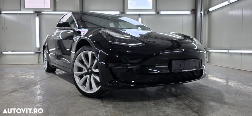 Tesla Model 3 - 6