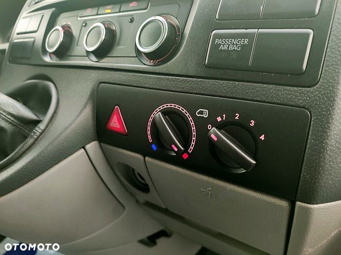 Volkswagen Caravelle - 32