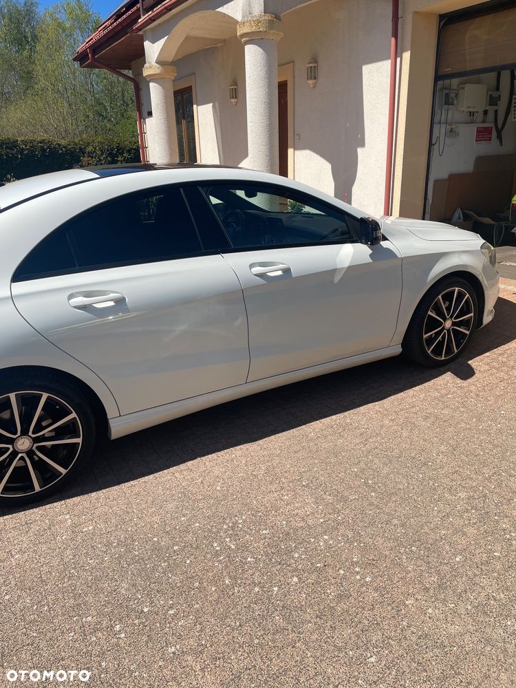 Mercedes-Benz CLA 180 AMG Line - 16