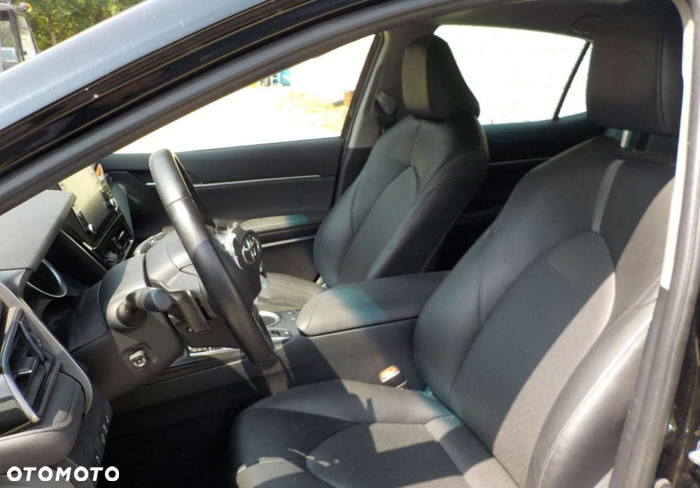 Toyota Camry - 23