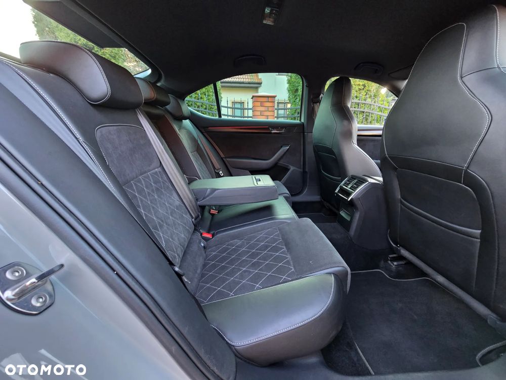 Skoda Superb 2.0 TDI SCR 4x4 Sportline DSG - 20