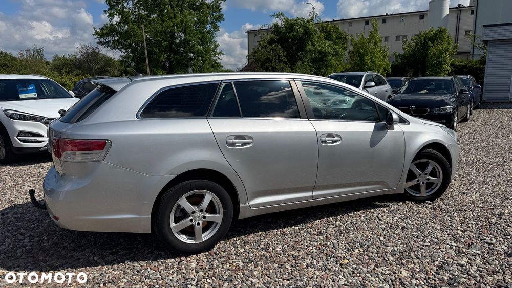 Toyota Avensis 1.8 Sol NAVI - 17