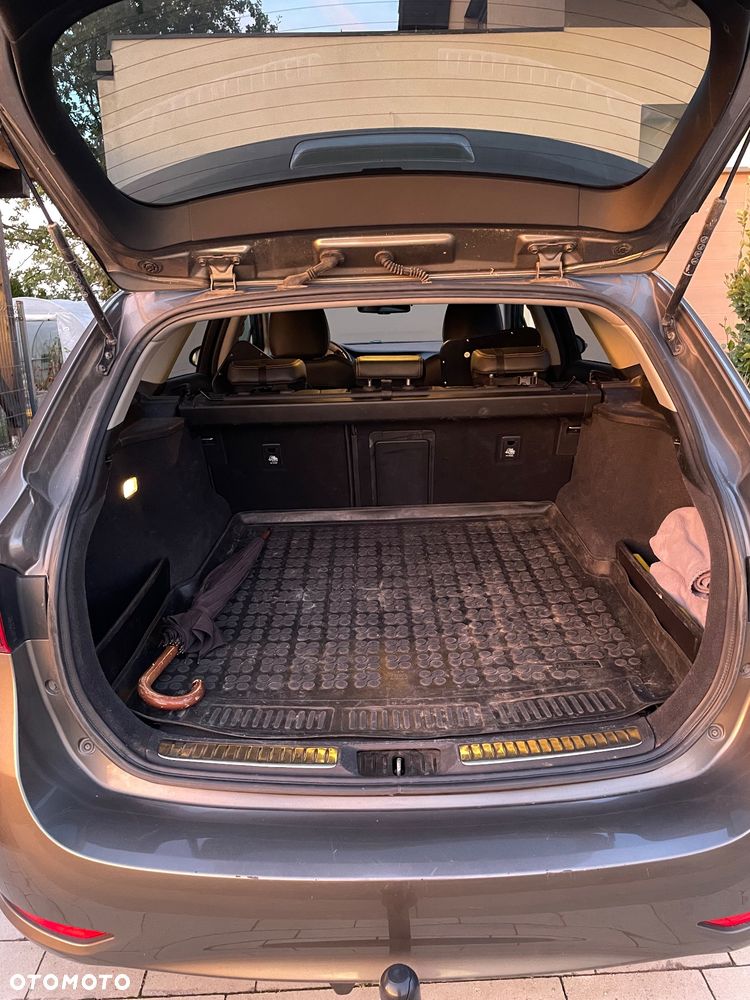 Toyota Avensis - 11