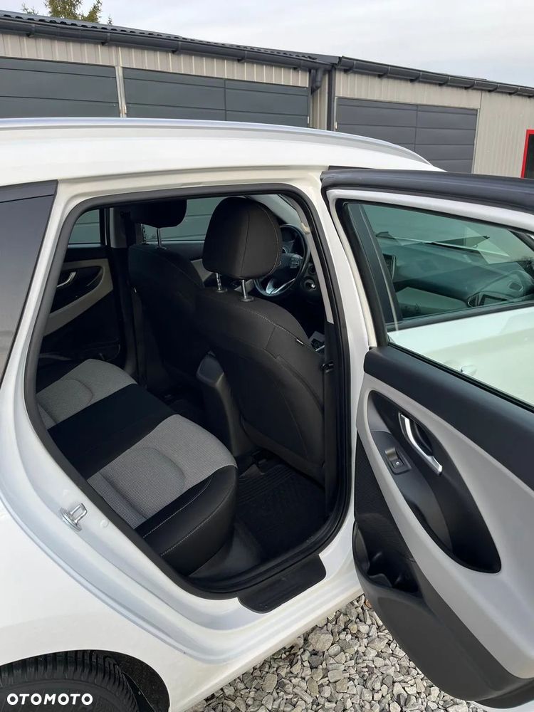 Hyundai i30 1.6 D Classic + - 11