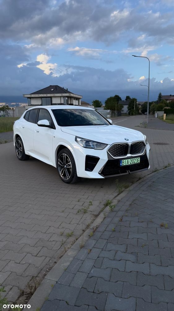 BMW iX2 eDrive20 66.5kWh M Sport - 4