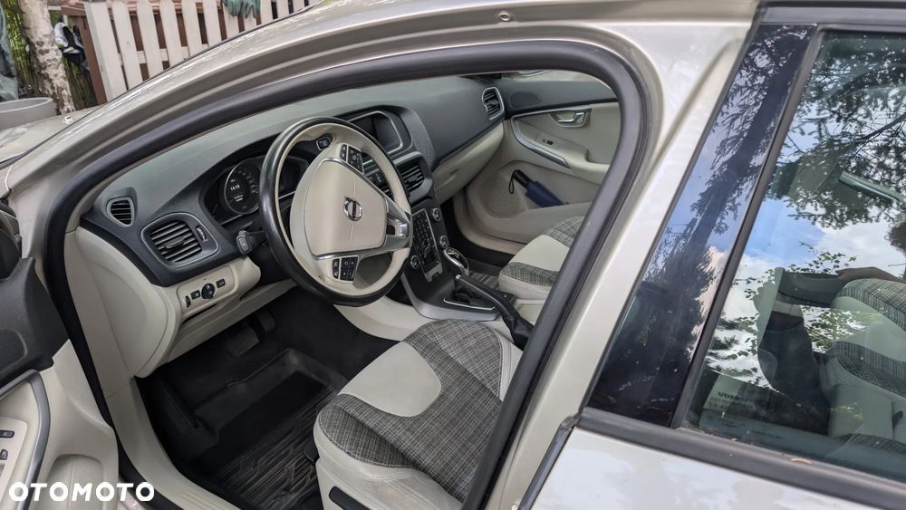 Volvo V40 D2 Drive-E Momentum - 11