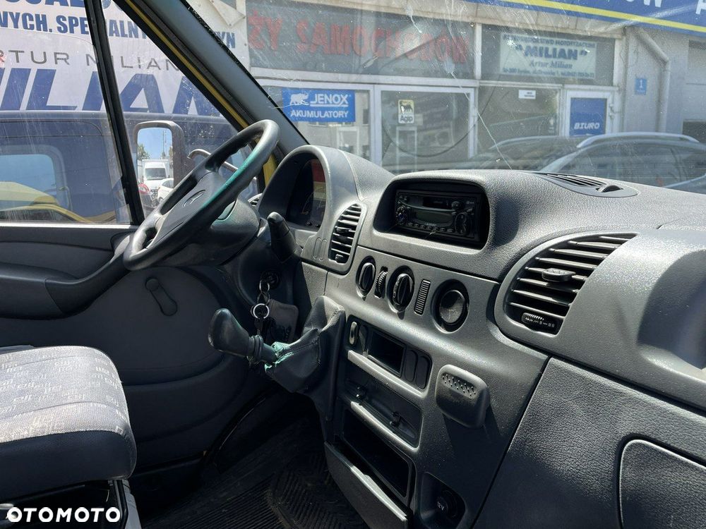 Mercedes-Benz Sprinter - 25