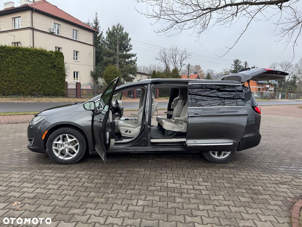 Chrysler Pacifica - 3