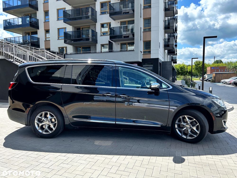 Chrysler Pacifica - 35