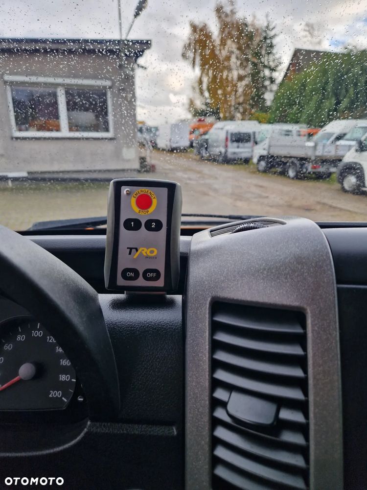 Volkswagen Crafter DOKA  DLA DROGOWCÓW Z SYGNALIZATOREM DROGOWYM - 19