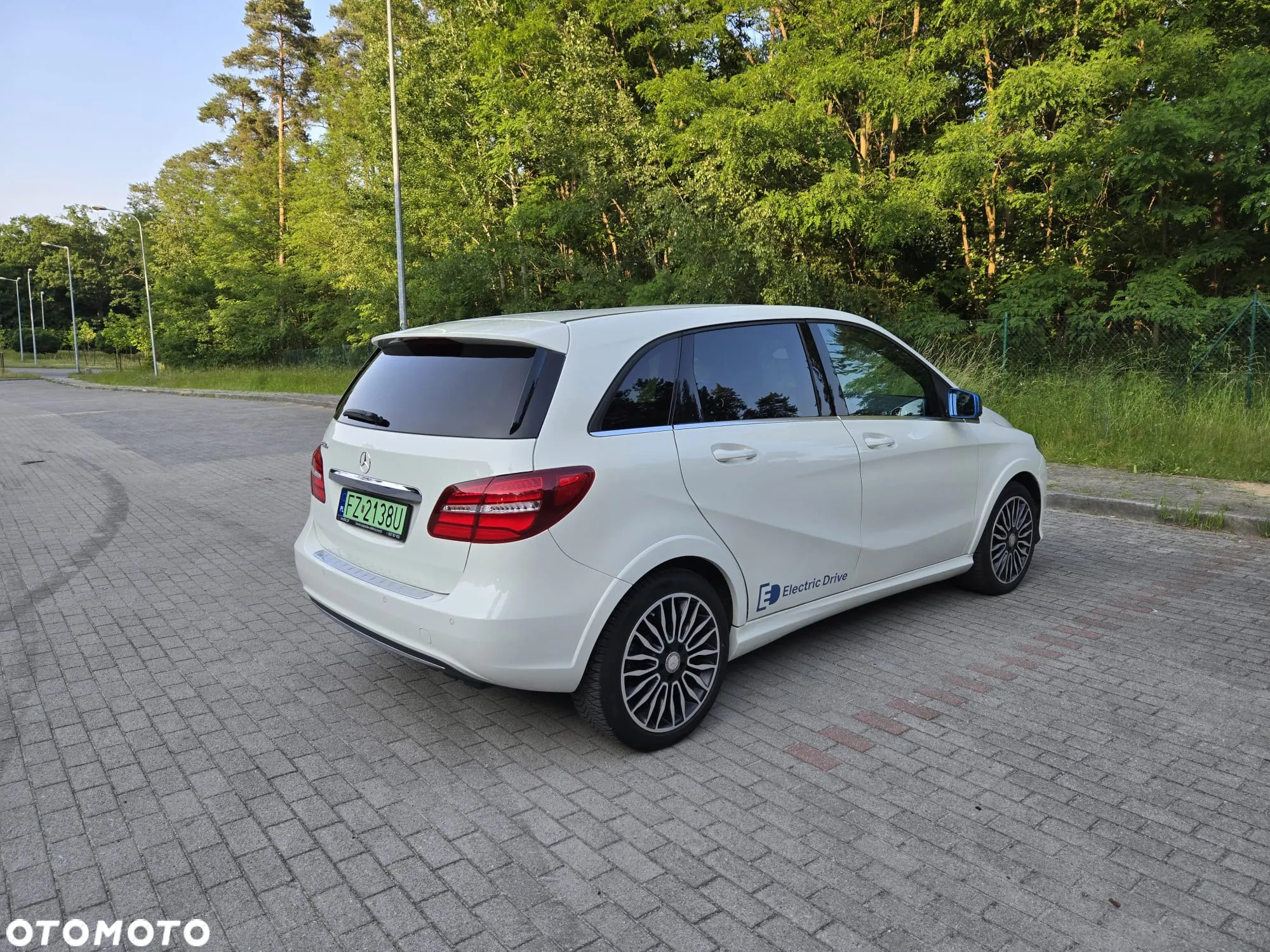 Mercedes-Benz Klasa B (Electric Drive) 250 e - 2