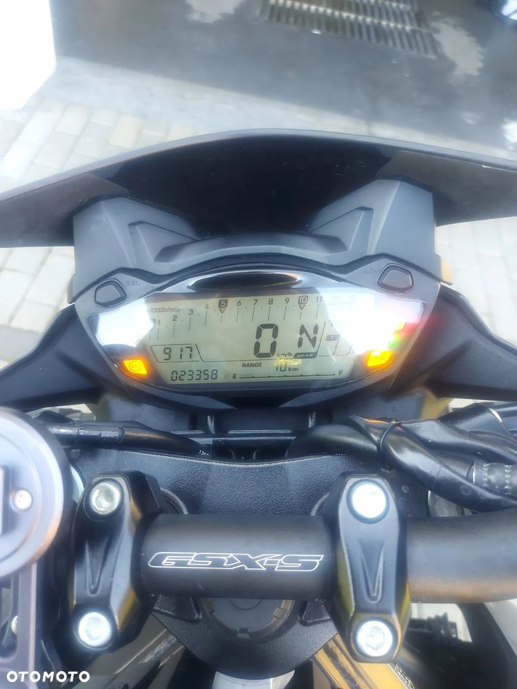Suzuki GSX - 13