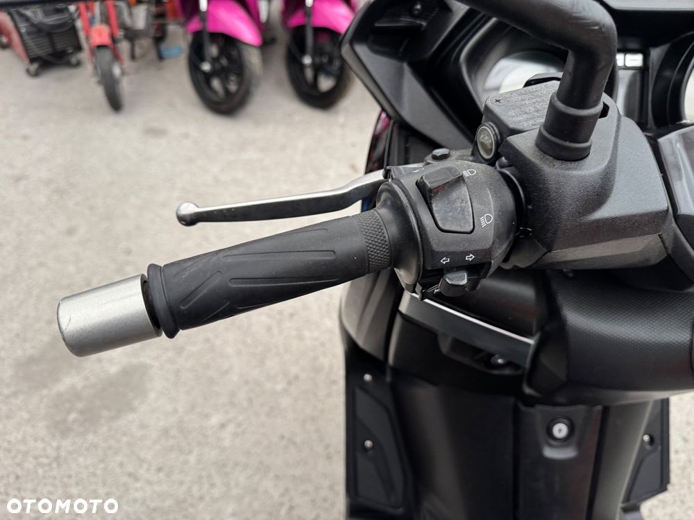 Yamaha X-max - 15