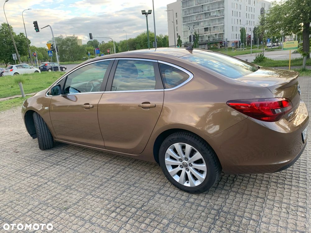 Opel Astra 1.6 CDTI Executive - 3