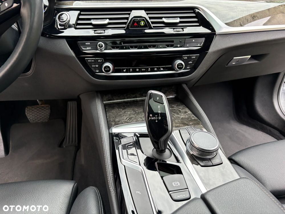 BMW Seria 5 540i Luxury Line - 16