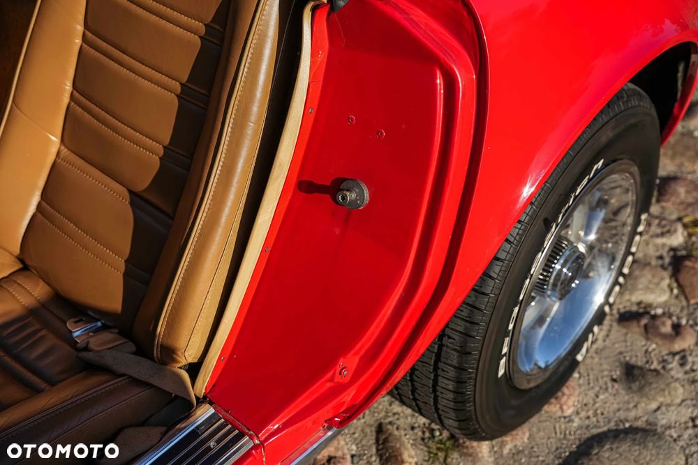 Chevrolet Corvette - 28