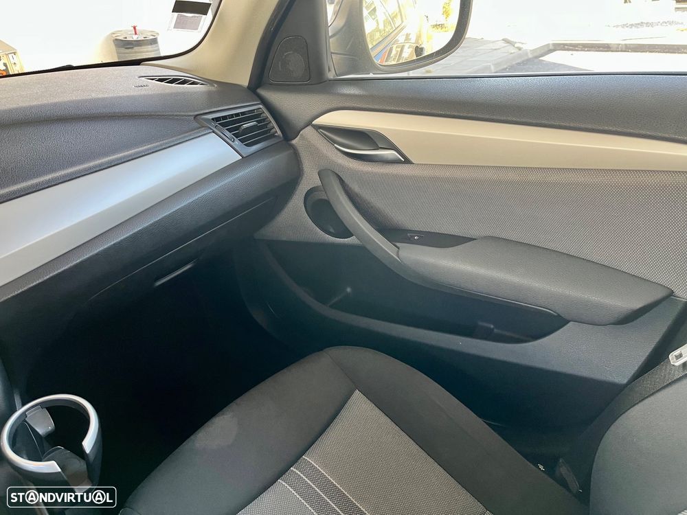 BMW X1 18 d xDrive - 34