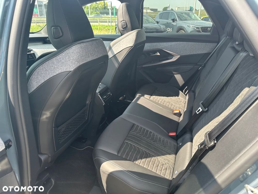 Peugeot 3008 1.2 PureTech mHEV GT E-DCS6 - 18
