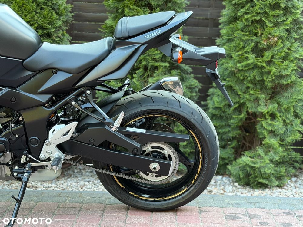 Suzuki GSR - 20