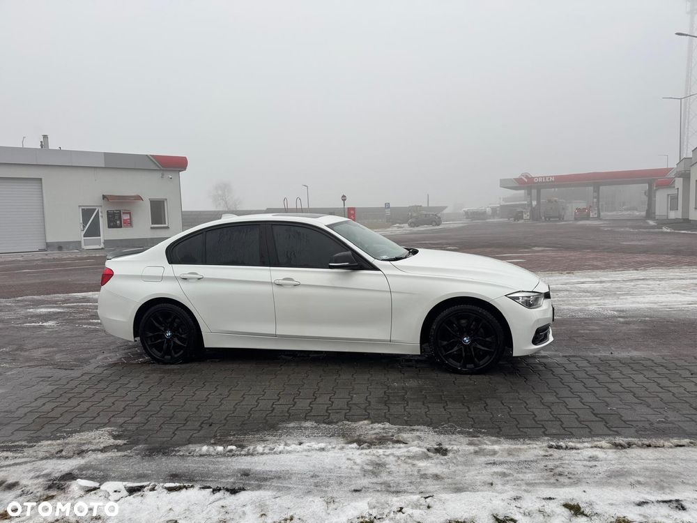 BMW Seria 3 328i - 2