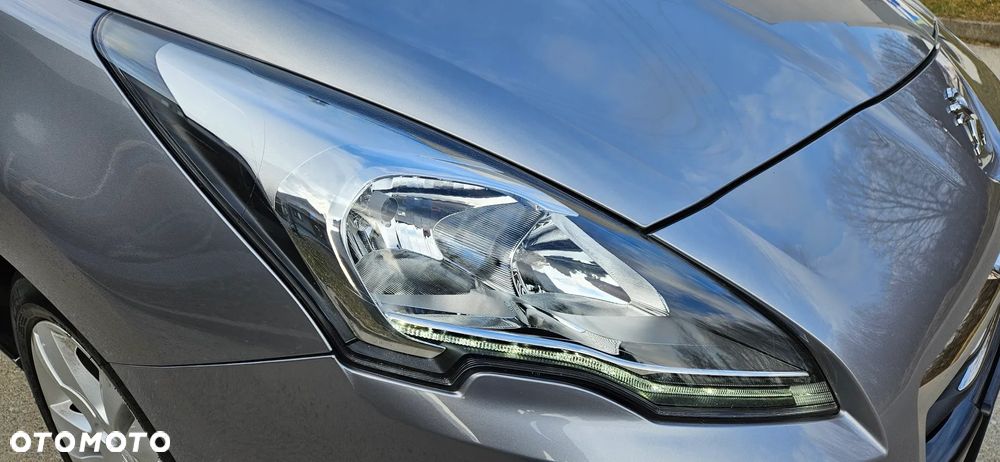 Peugeot 5008 - 10