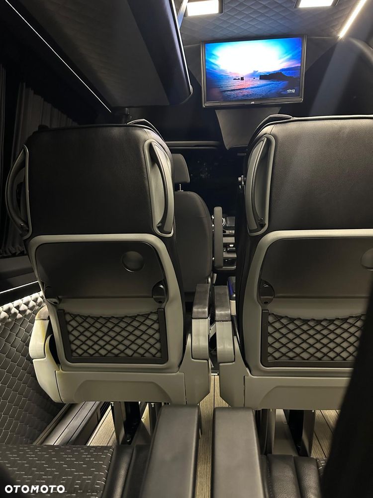 Mercedes-Benz Sprinter - 25