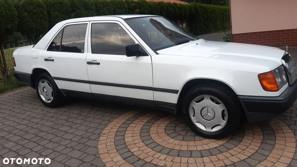 Mercedes-Benz W124 (1984-1993) - 23