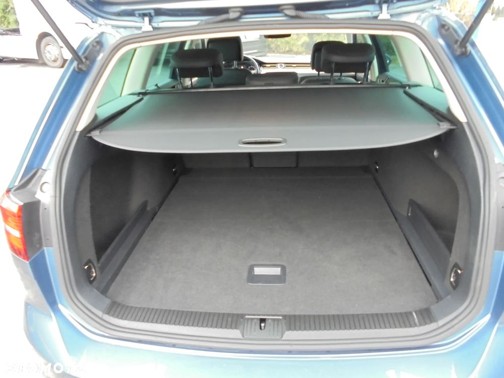 Volkswagen Passat Variant 2.0 TDI (BlueMotion Technology) Highline - 16